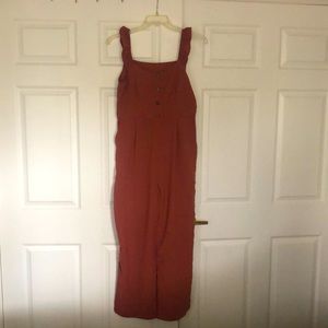 Cute jumper the color is terracotta